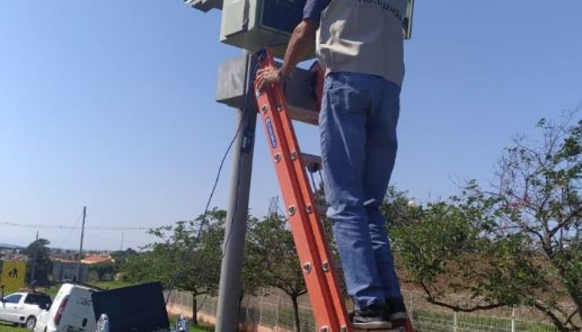 Ipem-SP verifica radar em Santa Cruz do Rio Pardo 
